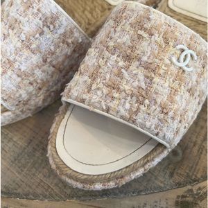 Chanel Woman pink tweed slides